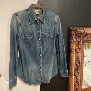 Stone Wash Levi’s Denim Button Up